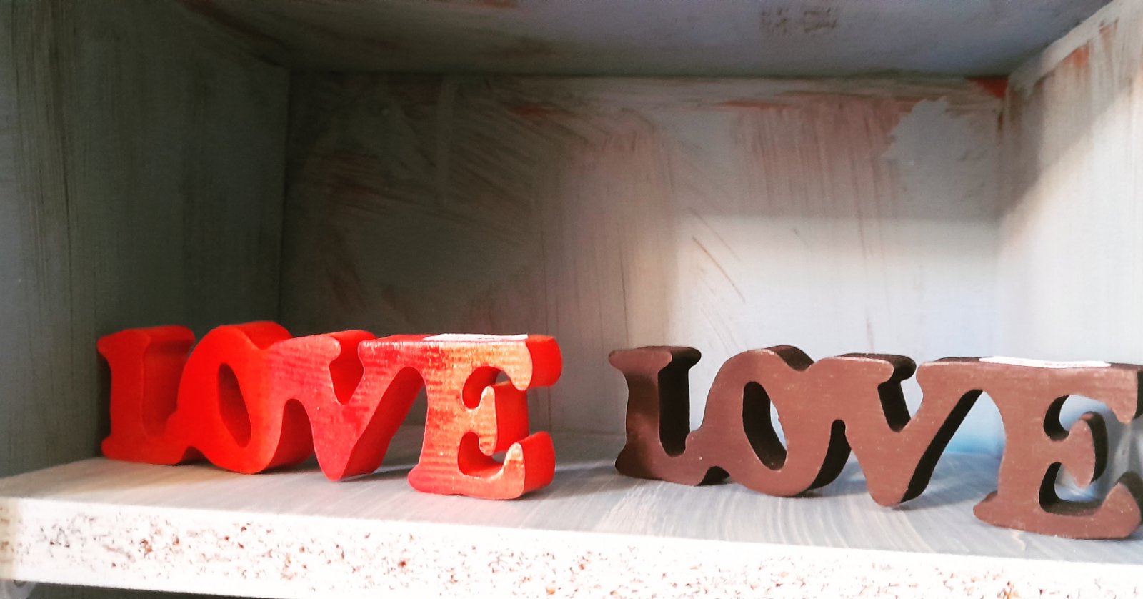 Σετ Ξύλινα Διακοσμητικά “LOVE” σε Κόκκινο & Καφέ