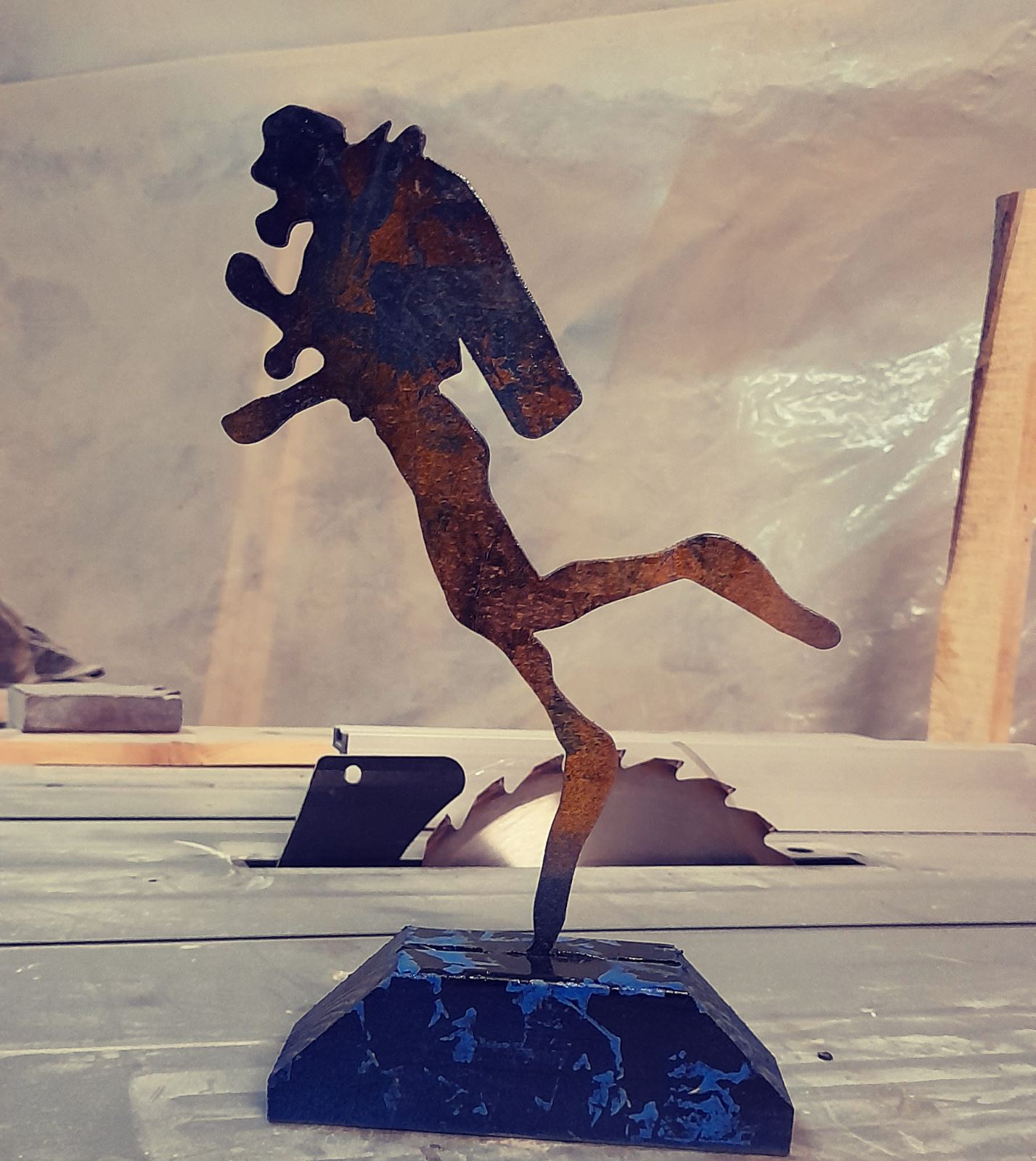 Ξύλινο Διακοσμητικό Φιγούρα σε Κίνηση με Βάση