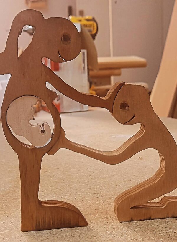 Ξύλινο Διακοσμητικό Έγκυος Ζευγάρι με Μωρό