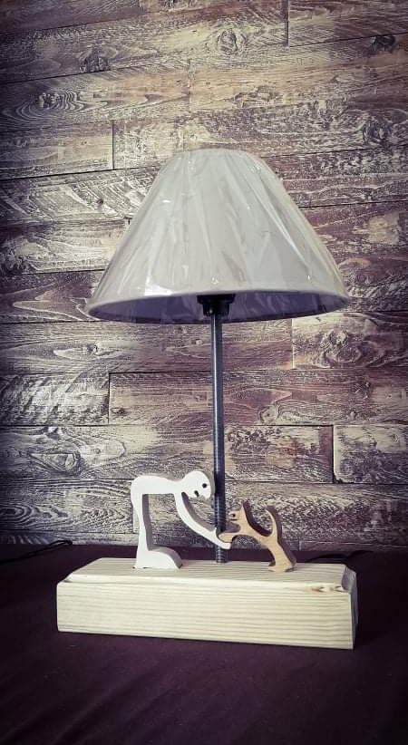 Χειροποίητη Επιτραπέζια Λάμπα με Φιγούρα & Σκυλάκι – Ροζ Καπέλο