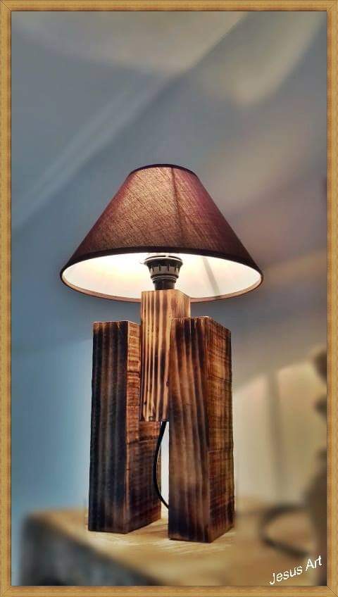 Ξύλινη Λάμπα Burnt Wood με Καπέλο