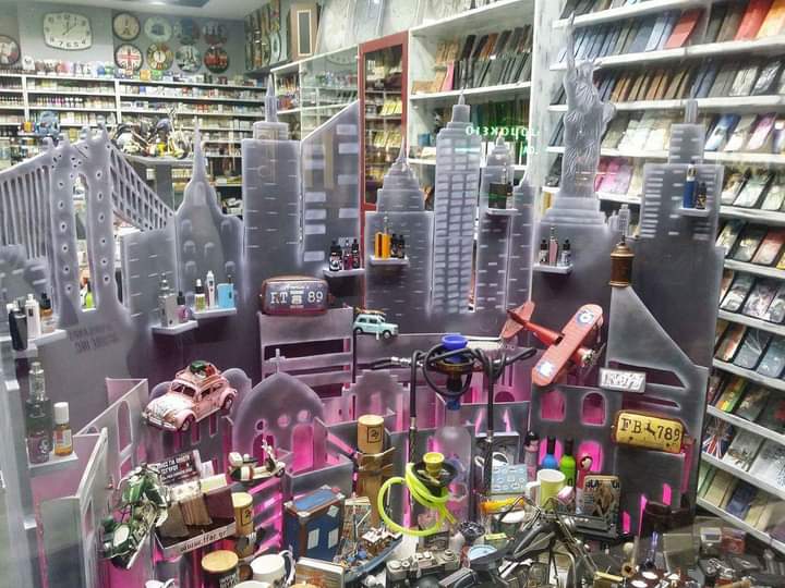 Ξύλινη Διακόσμηση Βιτρίνας – Skyline Πόλης