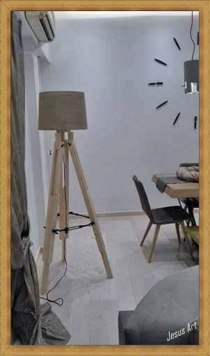 Λάμπα Δαπέδου Τρίποδο (Φυσικό Ξύλο)